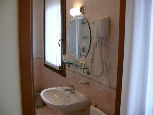 Hotel Marco Effe Местрино Экстерьер фото